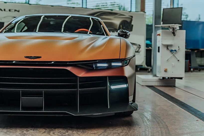 Aston Martin Valen: Renk Değiştiren Süper Otomobil