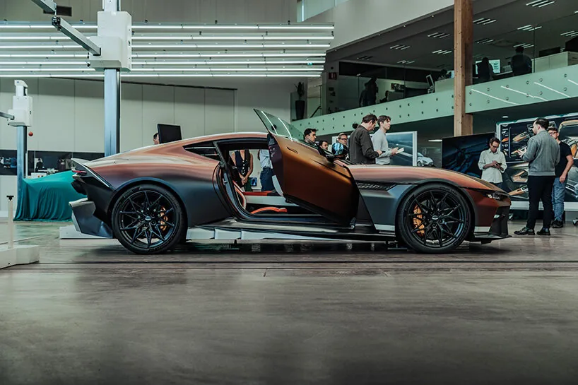 Aston Martin Valen: Renk Değiştiren Süper Otomobil