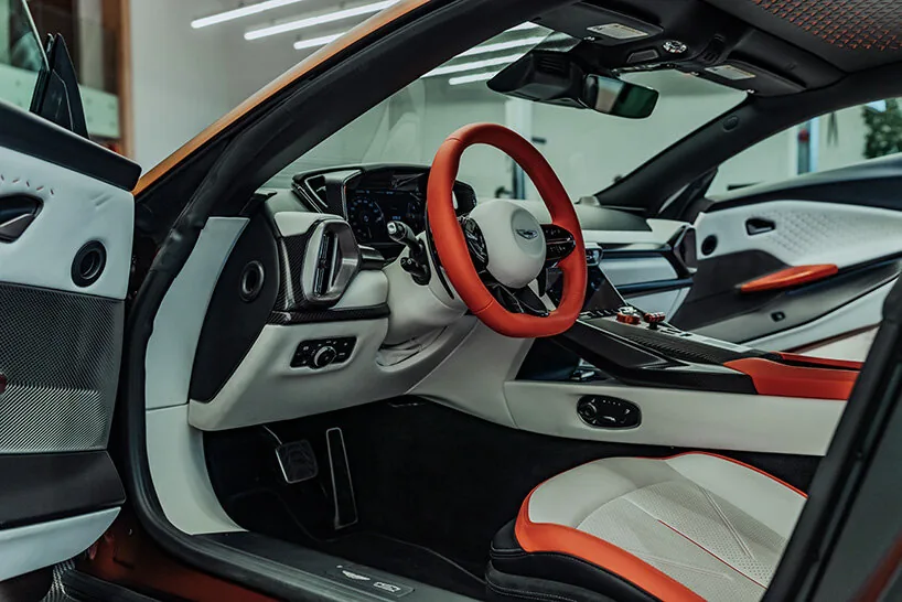 Aston Martin Valen: Renk Değiştiren Süper Otomobil