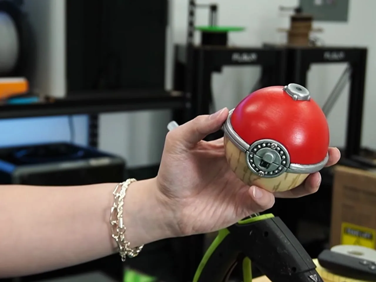 Zıplayıp Duman Çıkaran Pokéball: Bir Maker'ın Başyapıtı