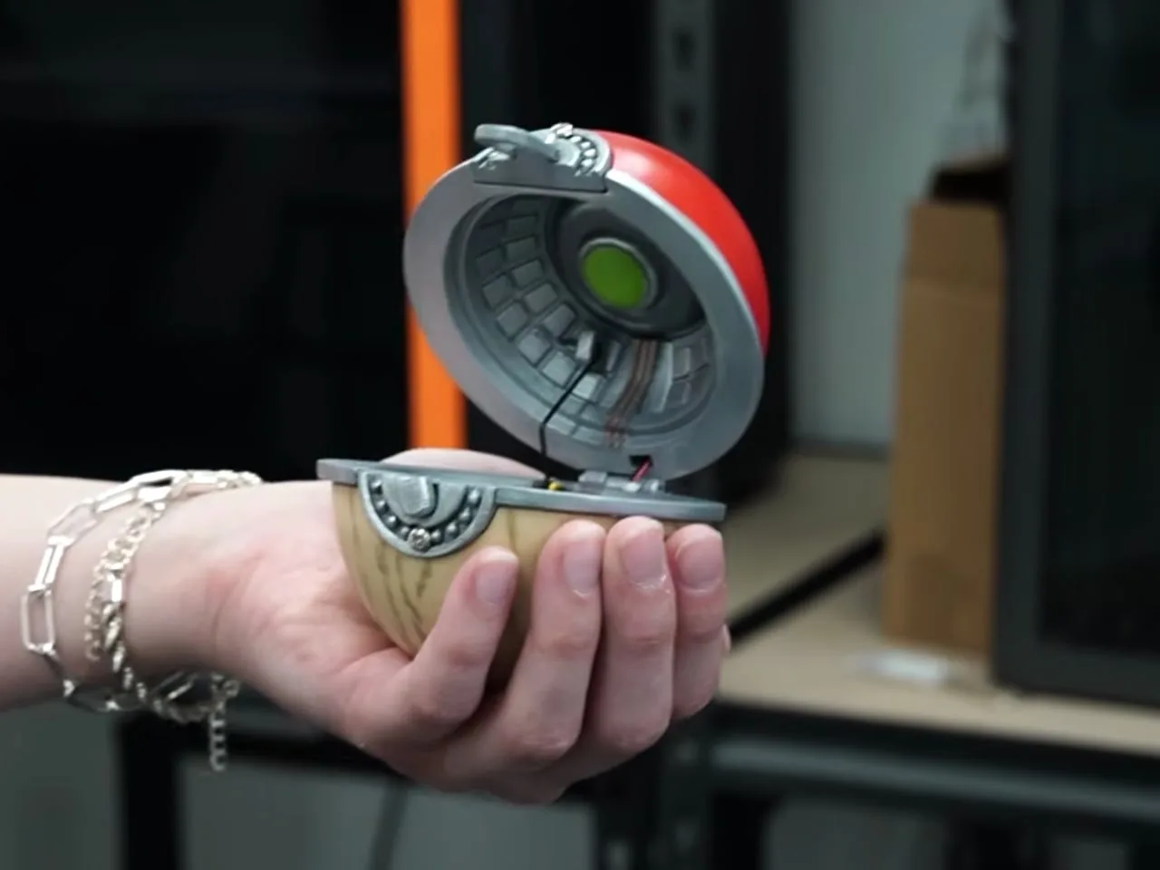 Zıplayıp Duman Çıkaran Pokéball: Bir Maker'ın Başyapıtı