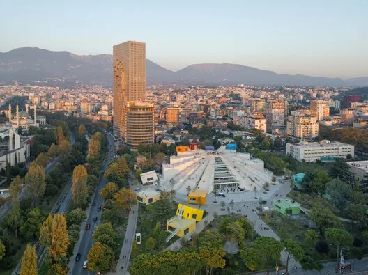 Arnavutluk’un Mimarlık Dosyaları: İktidar, Beton ve Şeffaflık
