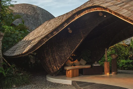 Uluwatu'da Dalganın Ritmini Donduran Karşılama: Wave Reception