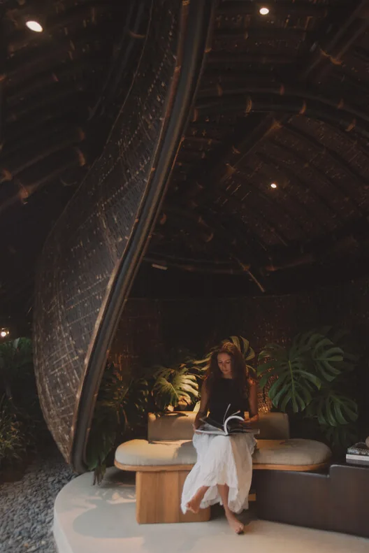 Uluwatu'da Dalganın Ritmini Donduran Karşılama: Wave Reception