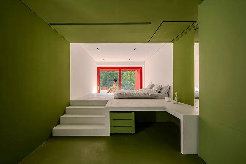İran'da Beyaz Tuğla ve Pers Kırmızısı: CORNER Villa