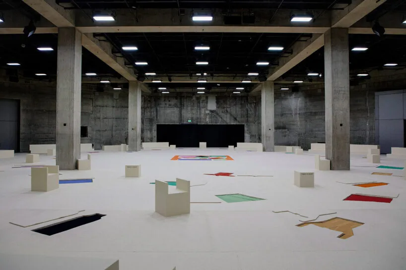 Issey Miyake, Matisse'in Kağıt Kesiklerini Sahneye Taşıdı