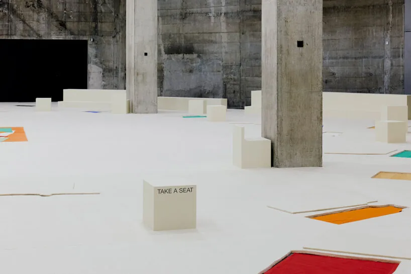 Issey Miyake, Matisse'in Kağıt Kesiklerini Sahneye Taşıdı