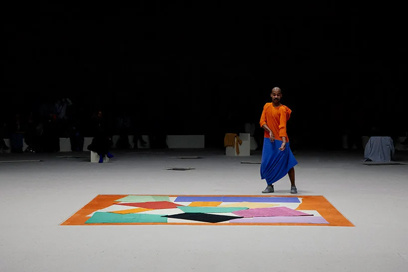 Issey Miyake, Matisse’in Kağıt Kesiklerini Tate Modern’de Sahneye Taşıdı