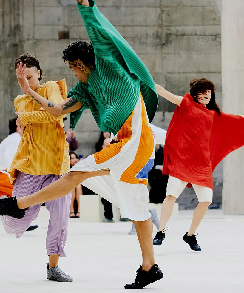 Issey Miyake, Matisse'in Kağıt Kesiklerini Sahneye Taşıdı