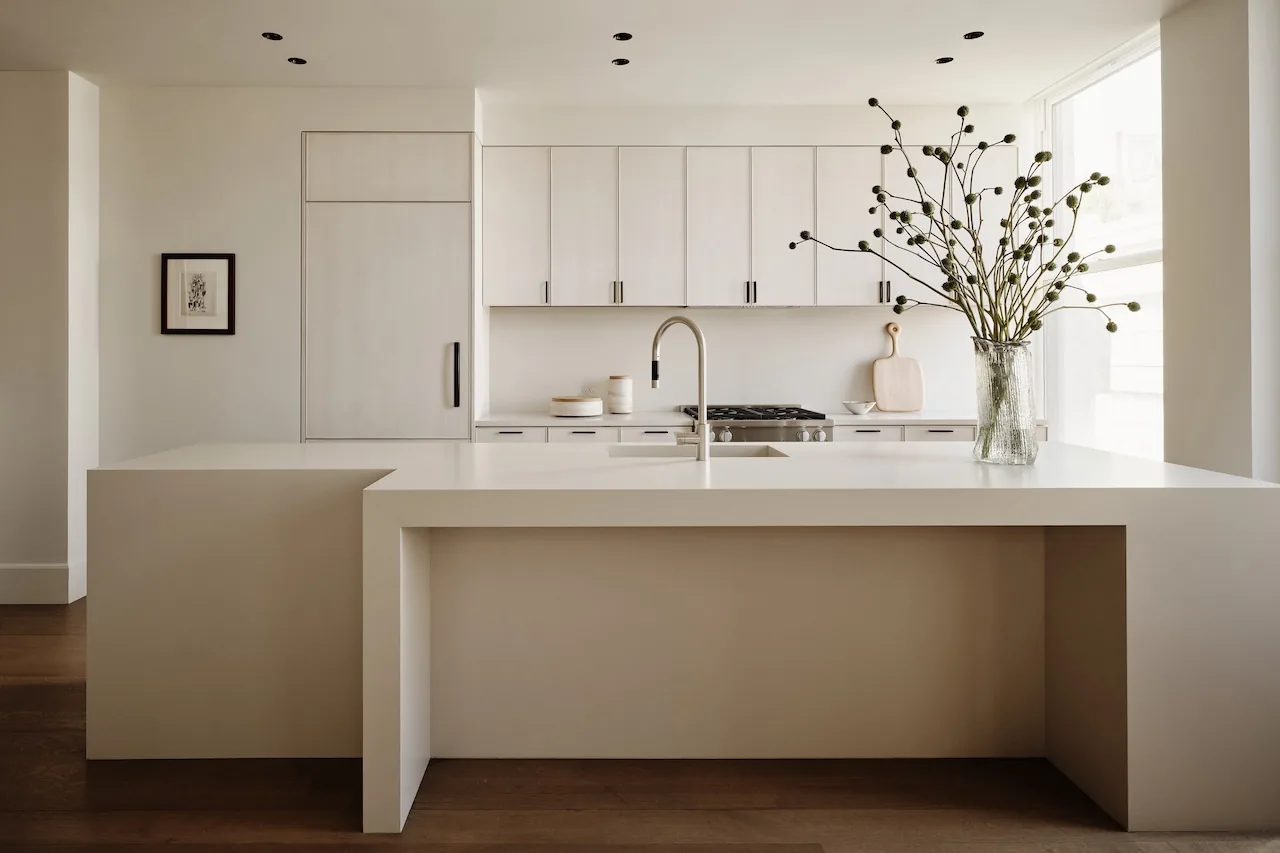 Karanlık New York Dairesi, Studio Rosenthal ile Aydınlanıyor