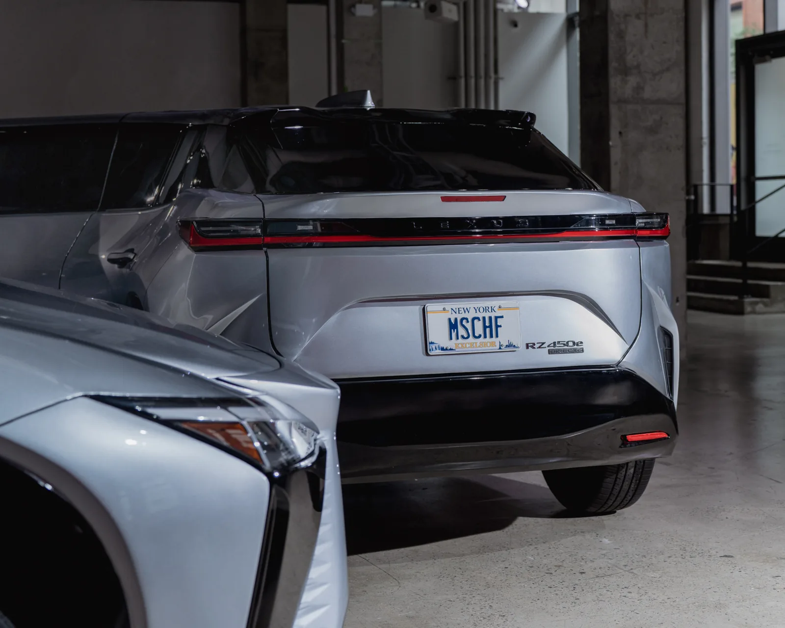 MSCHF, Lexus'u Sürreal Heykellere Dönüştürdü: Otomobil Tasarımında Yeni Bir Soluk