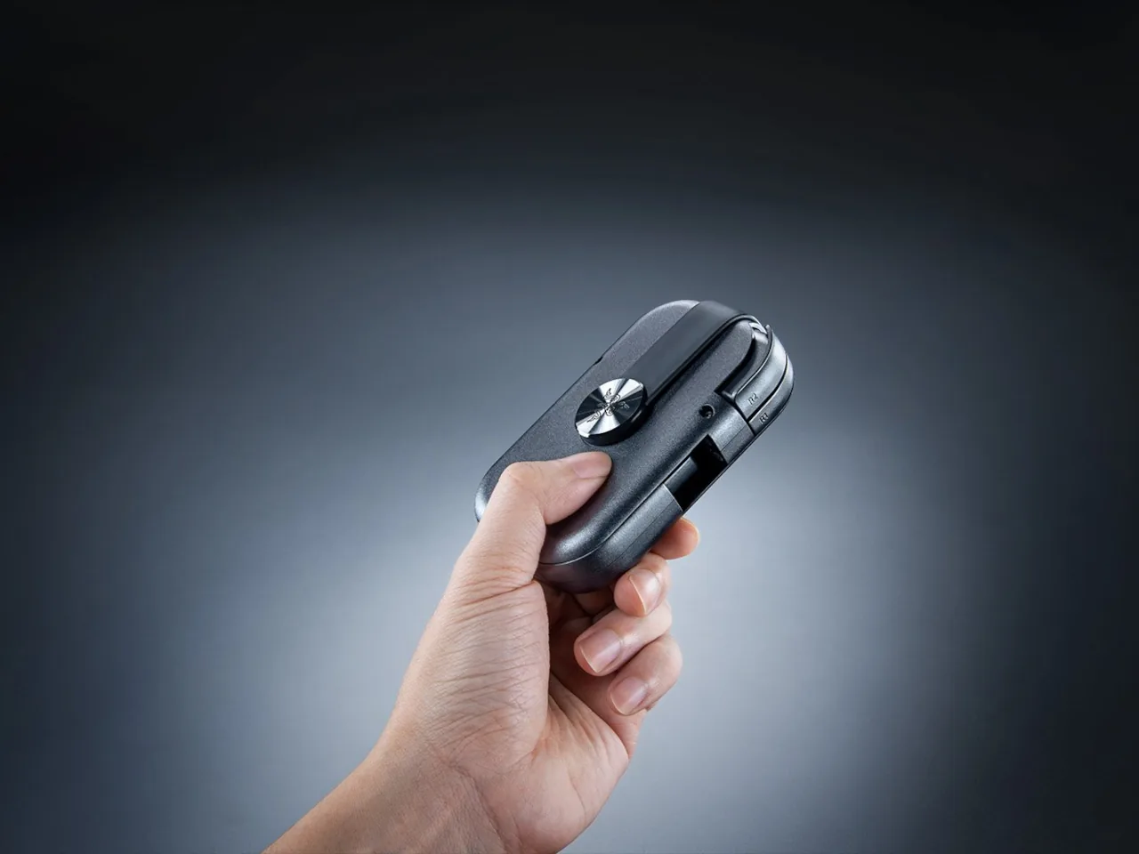 Razer Prio: Dev Kontrolcü Sorununa Kredi Kartı Boyutunda Çözüm