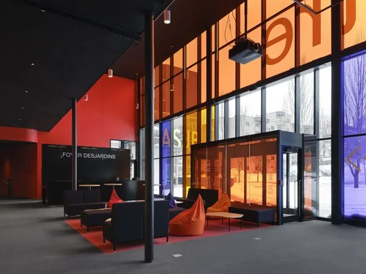 Sherbrooke Grand-Espace: Esnek Sahne Tasarımıyla Kültürel Dönüşüm