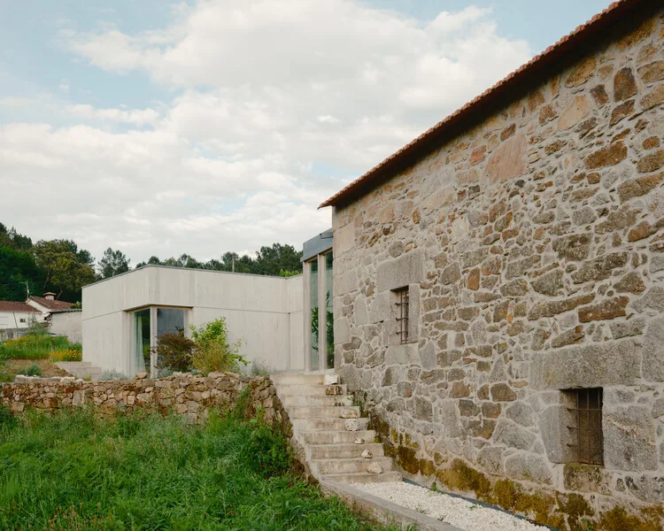 Souvinha House: Topografyaya Yaslanan Modern Konut
