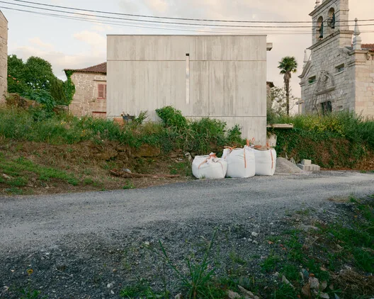 Souvinha House: Topografyaya Yaslanan Modern Konut