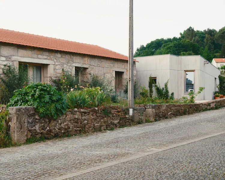Souvinha House: Topografyaya Yaslanan Modern Konut