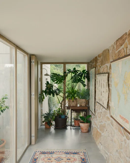 Souvinha House: Topografyaya Yaslanan Modern Konut