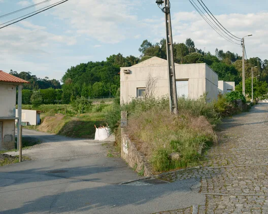 Souvinha House: Topografyaya Yaslanan Modern Konut