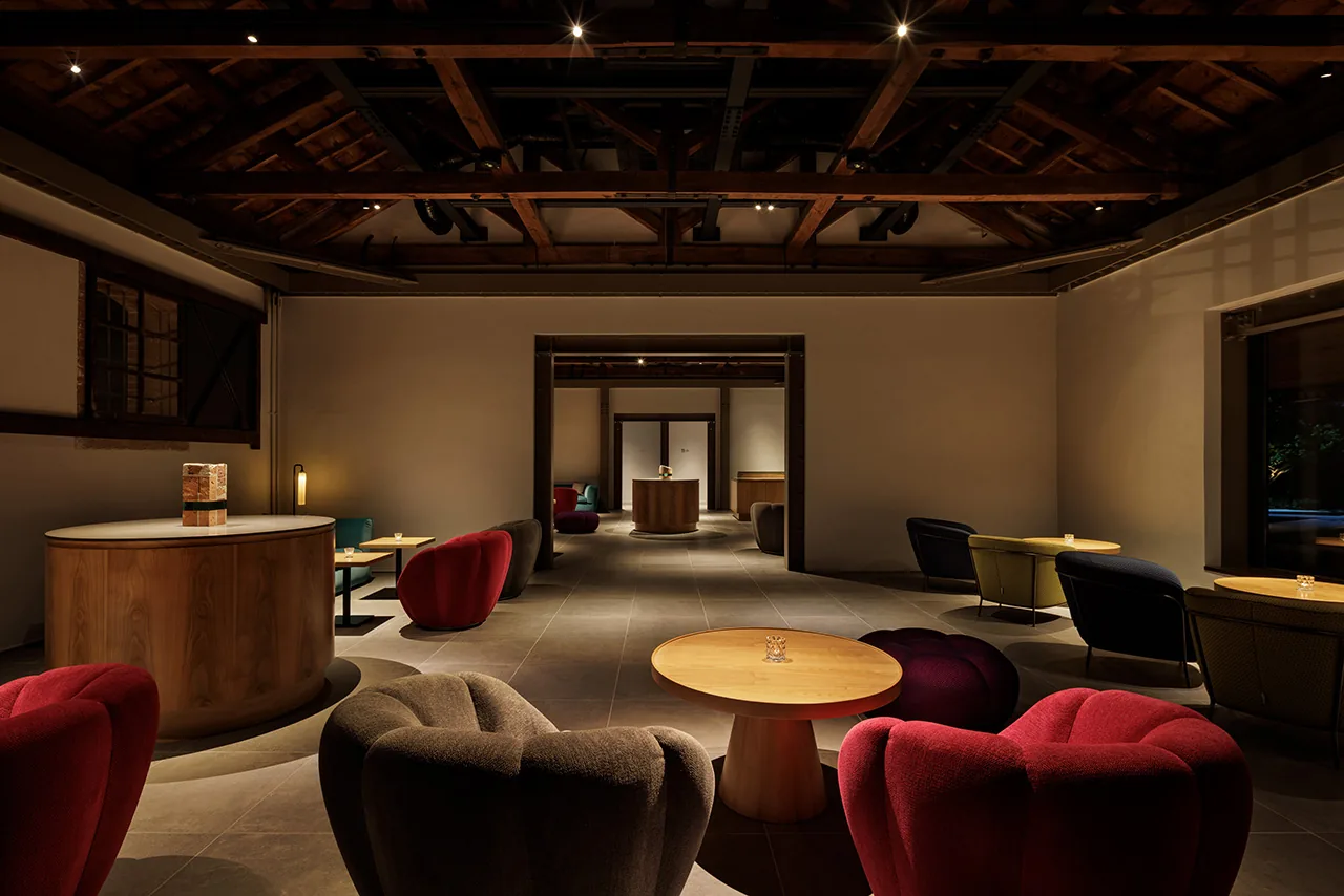 1908’den Kalma Japon Hapishanesi Lüks Otele Dön
Kaynak: Design Milk | Yayın Tarihi: 17 Ekim 2026
![1908 Japon Hapishanesi Lüks Otel Oldu: Hoshinoya Nara