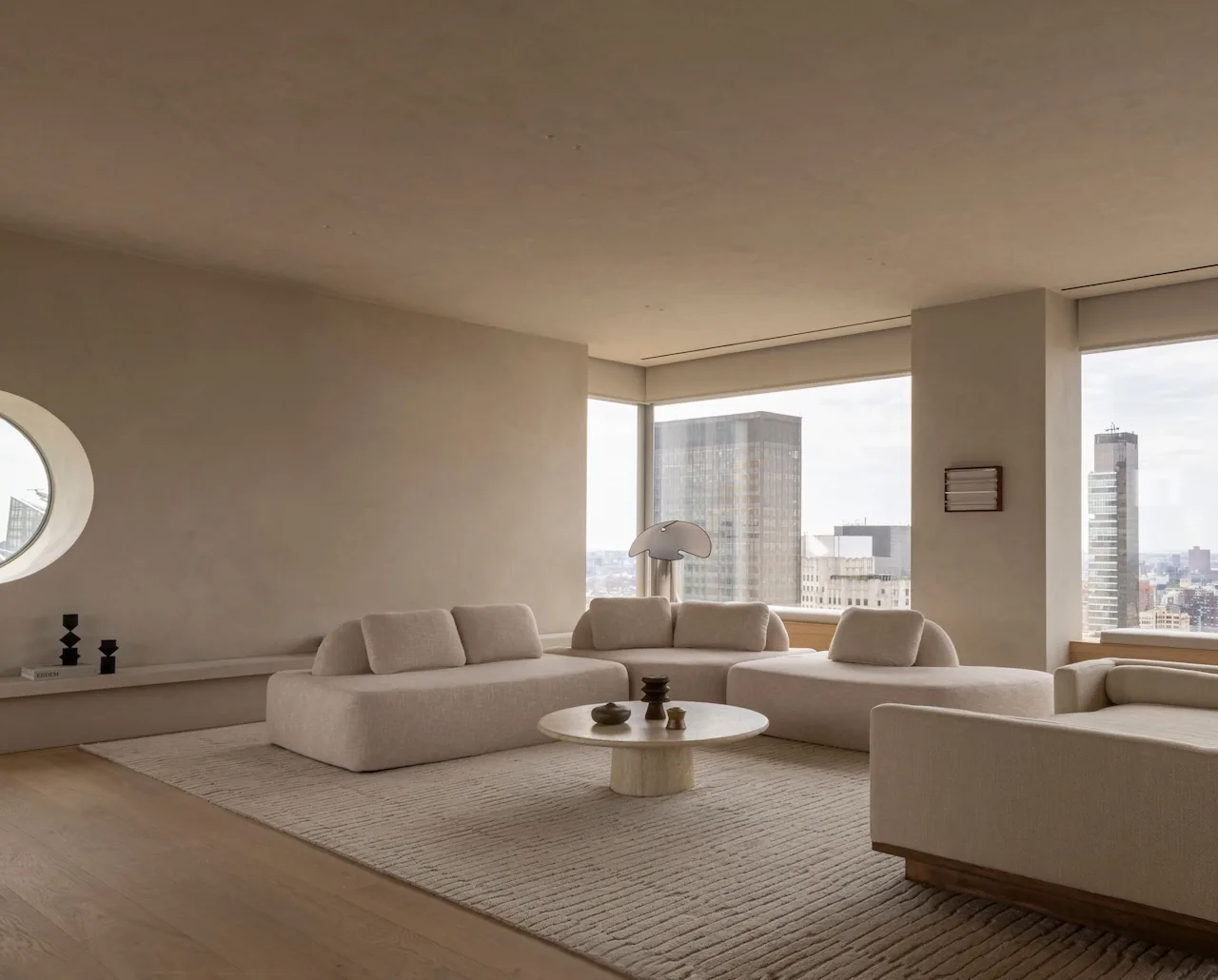 262 Fifth Avenue: Heykelsi Mimari, Huzurlu İç Mekanlar