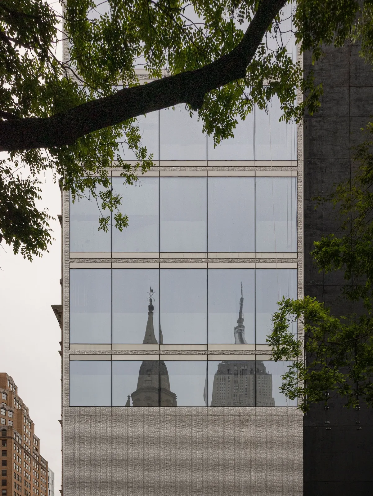 262 Fifth Avenue: Heykelsi Mimari, Huzurlu İç Mekanlar
