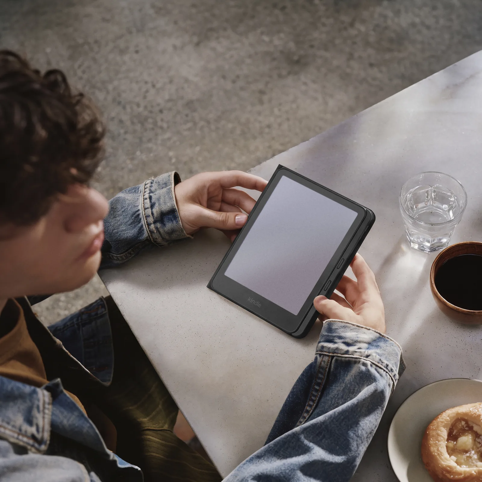 Amazon Kindle’ı İçten Dışa Yeniden Tasarladı: İnce, Hafif ve Renkli