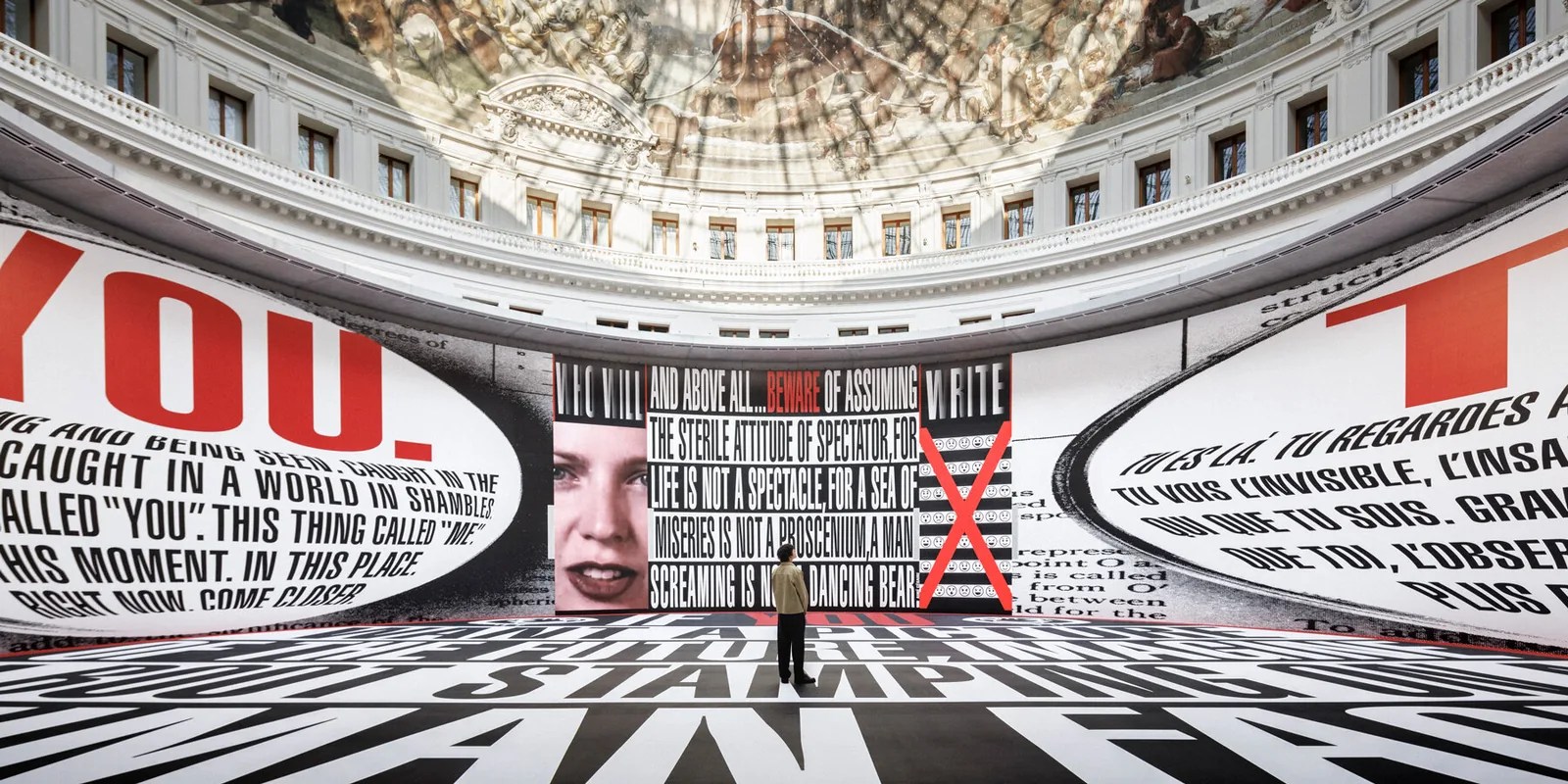 Barbara Kruger, Tadao Ando’nun Rotundasını Metinle Sarstı