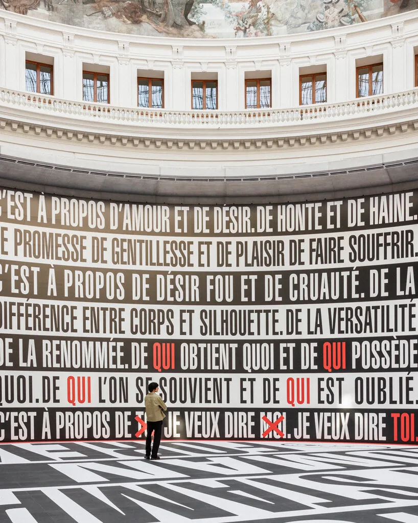 Barbara Kruger, Ando'nun Rotundasını Metinle Sarstı