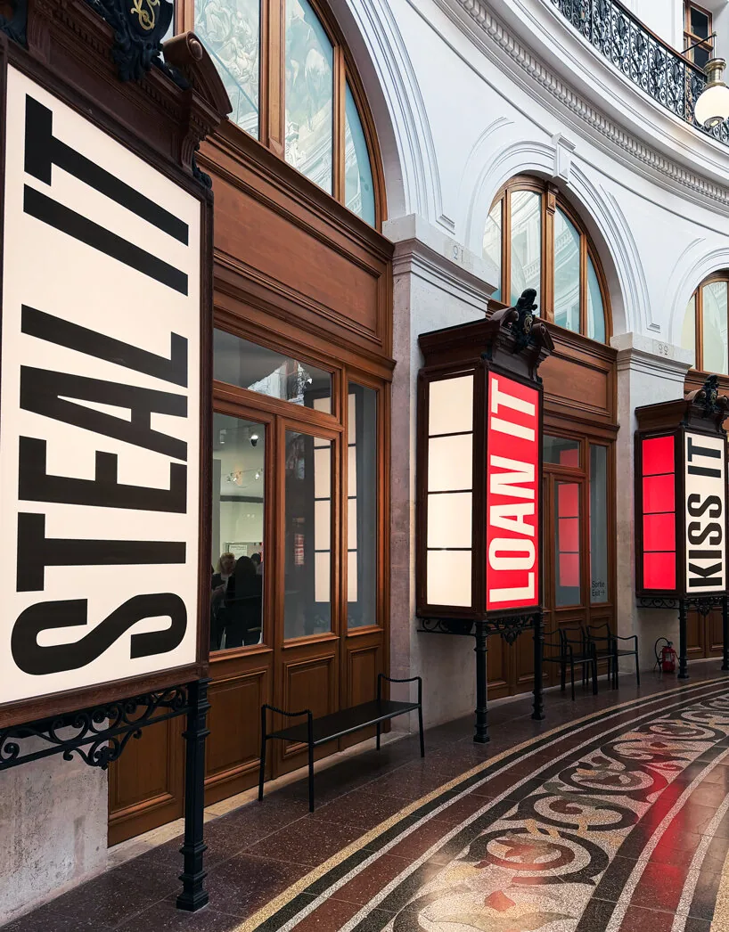 Barbara Kruger, Ando'nun Rotundasını Metinle Sarstı