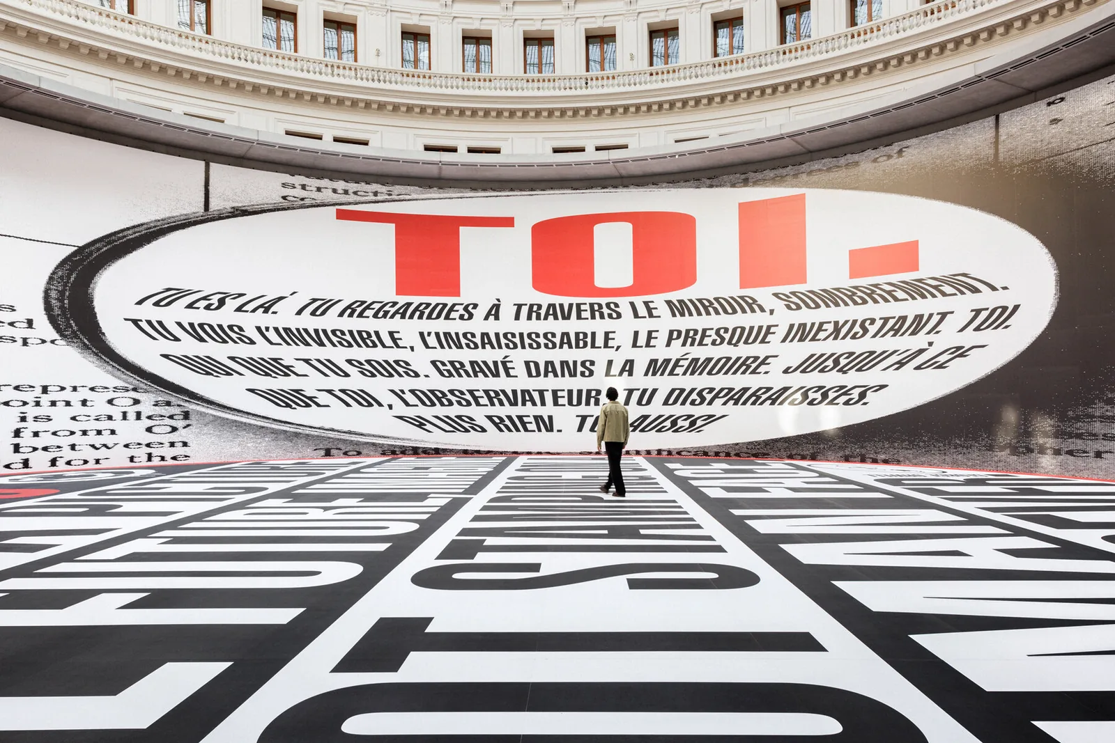 Barbara Kruger, Tadao Ando’nun Rotundasını Metinle Sarstı