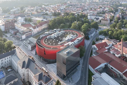 Berlin'de Aedes Galerisi Canlı Mimarlık Stüdyosuna Dönüşüyor