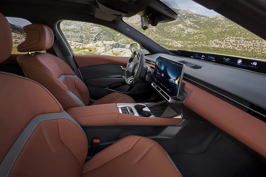 BMW 3 Serisi Kokpiti Radikal Değişimle Tanıtıldı