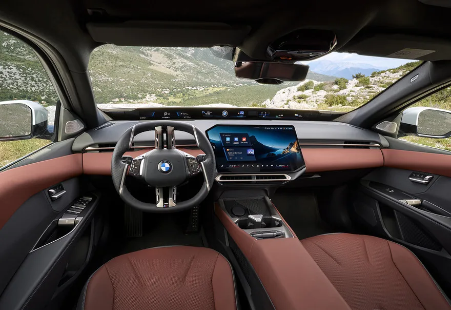 BMW 3 Serisi Kokpiti Radikal Değişimle Tanıtıldı