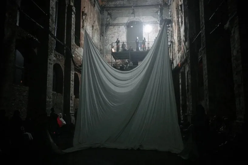 DuckUnit: Sahnede Sanat ve Teknoloji Buluşması