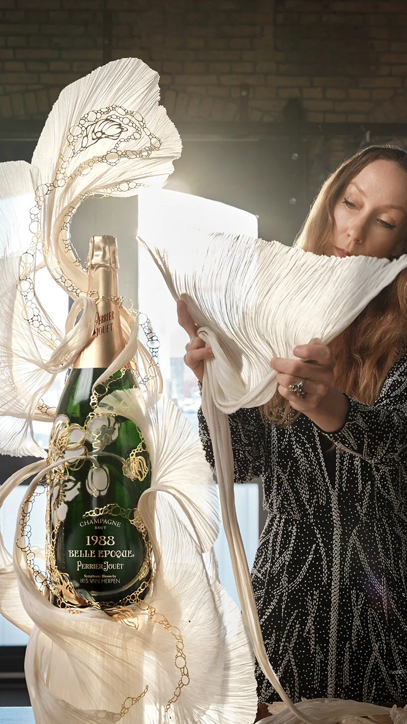 Iris van Herpen Şampanyayı Sanata Dönüştürdü