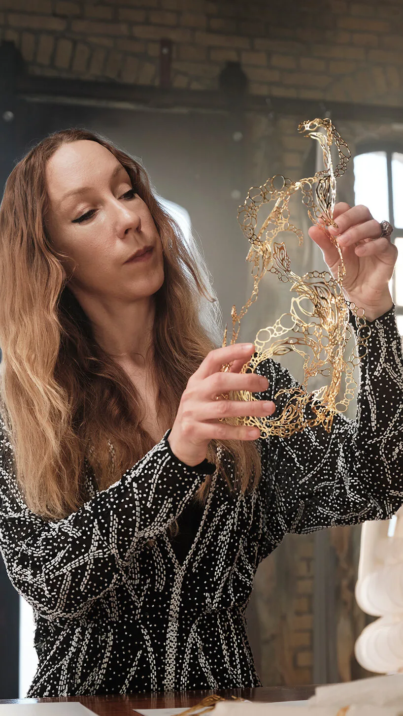 Iris van Herpen Şampanyayı Sanata Dönüştürdü