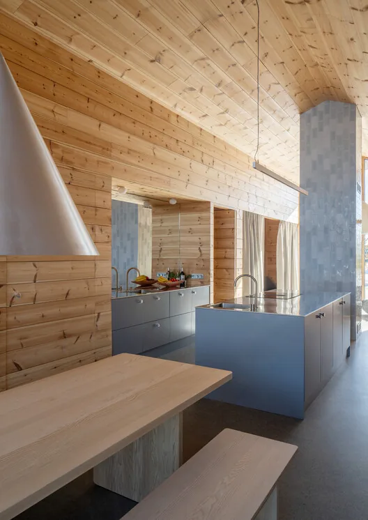 İsveç Dağlarında Modern Kütük Ev: Van Peborgh Lodge