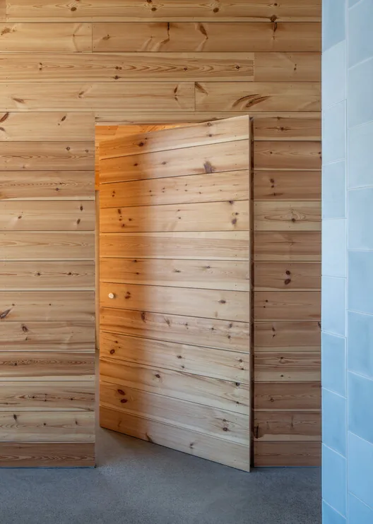 İsveç Dağlarında Modern Kütük Ev: Van Peborgh Lodge