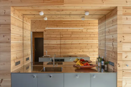 İsveç Dağlarında Modern Kütük Ev: Van Peborgh Lodge