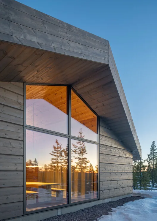 İsveç Dağlarında Modern Kütük Ev: Van Peborgh Lodge