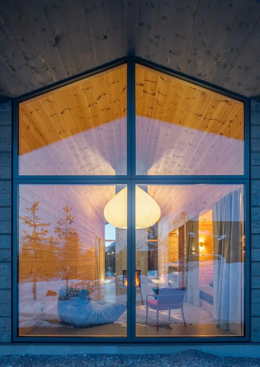 İsveç Dağlarında Modern Kütük Ev: Van Peborgh Lodge
