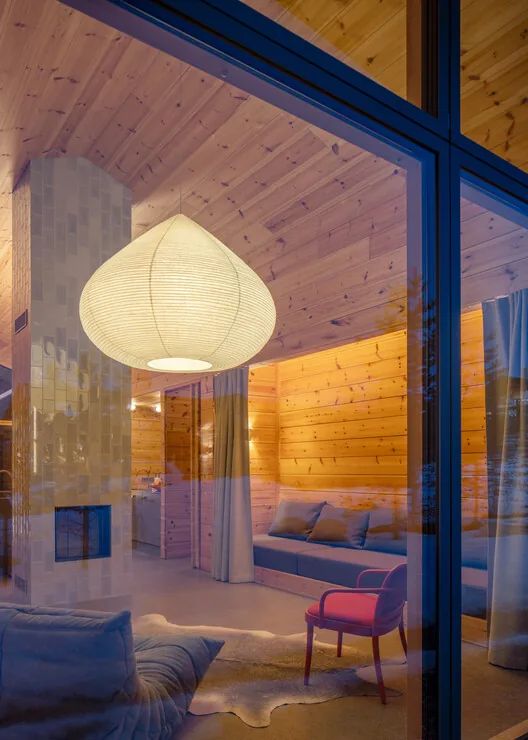 İsveç Dağlarında Modern Kütük Ev: Van Peborgh Lodge