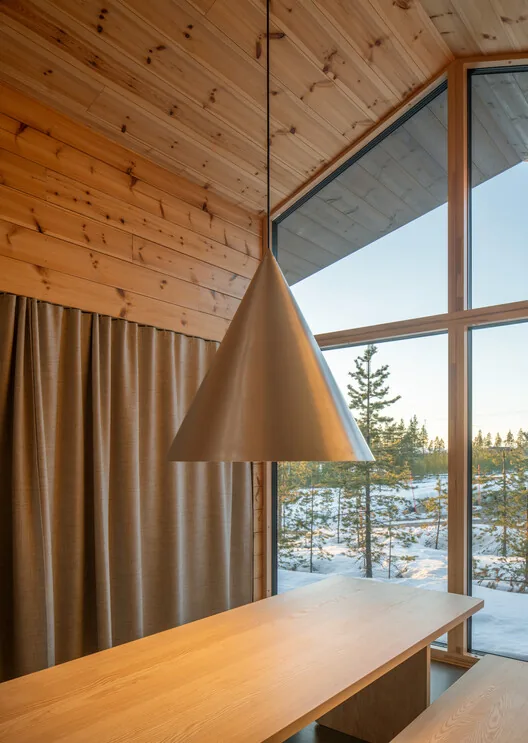 İsveç Dağlarında Modern Kütük Ev: Van Peborgh Lodge