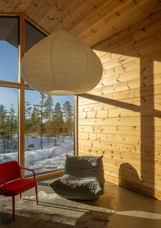 İsveç Dağlarında Modern Kütük Ev: Van Peborgh Lodge