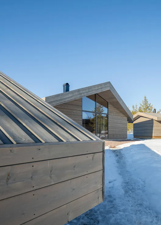 İsveç Dağlarında Modern Kütük Ev: Van Peborgh Lodge