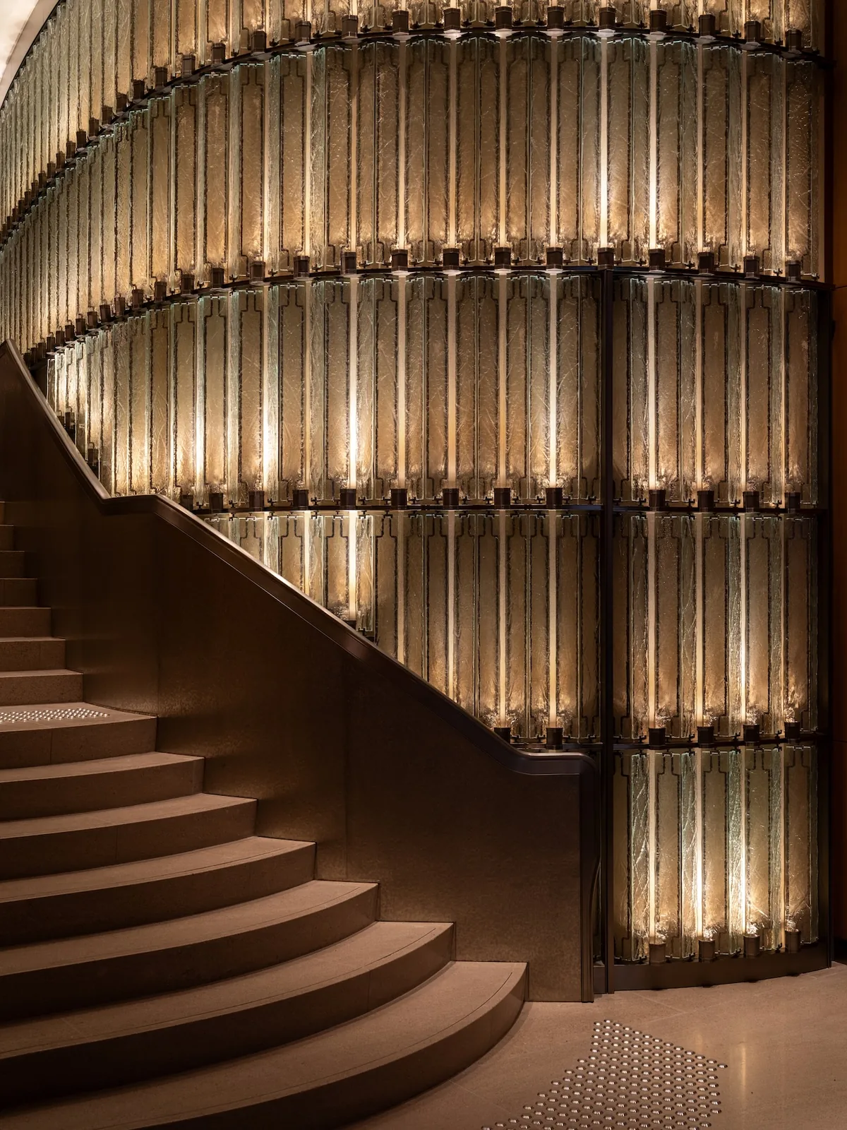 Mandarin Oriental'ın Yeni Yüzü: Wang'ın Sömürgeci Konak Yorumu