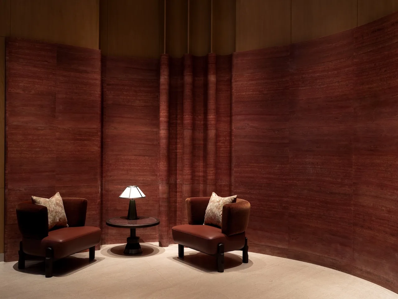 Mandarin Oriental'ın Yeni Yüzü: Wang'ın Sömürgeci Konak Yorumu