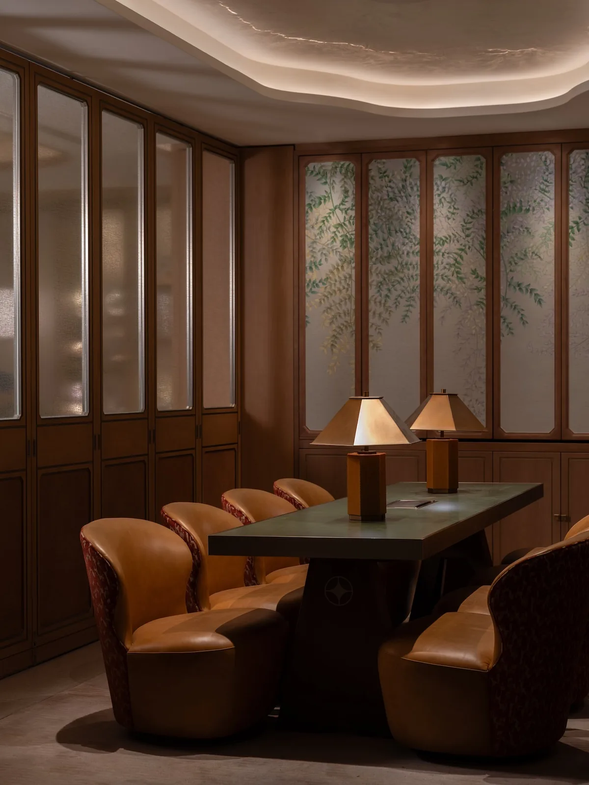 Mandarin Oriental'ın Yeni Yüzü: Wang'ın Sömürgeci Konak Yorumu