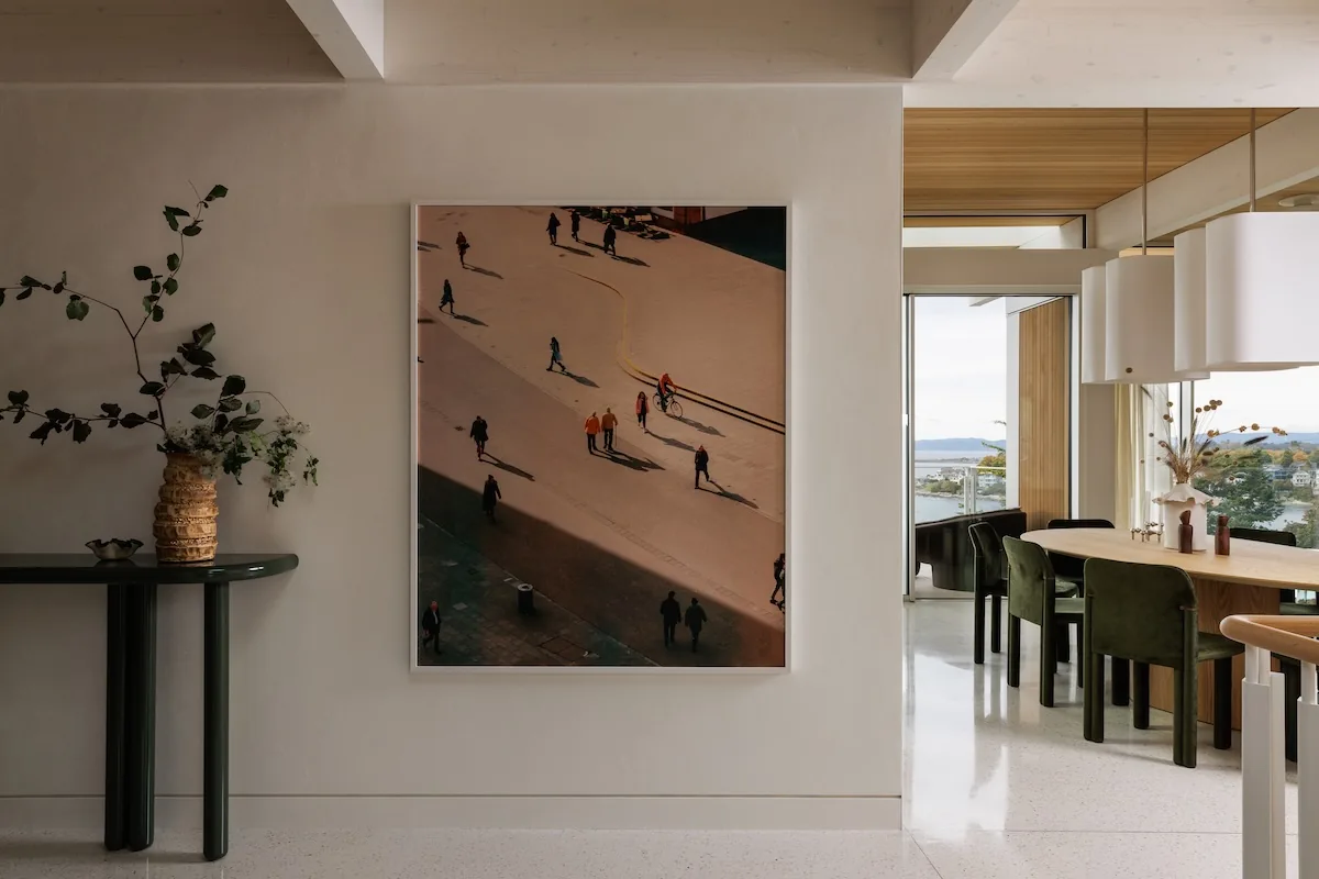 Kanada'nın Sarp Kıyısında Modernist Bir Ev