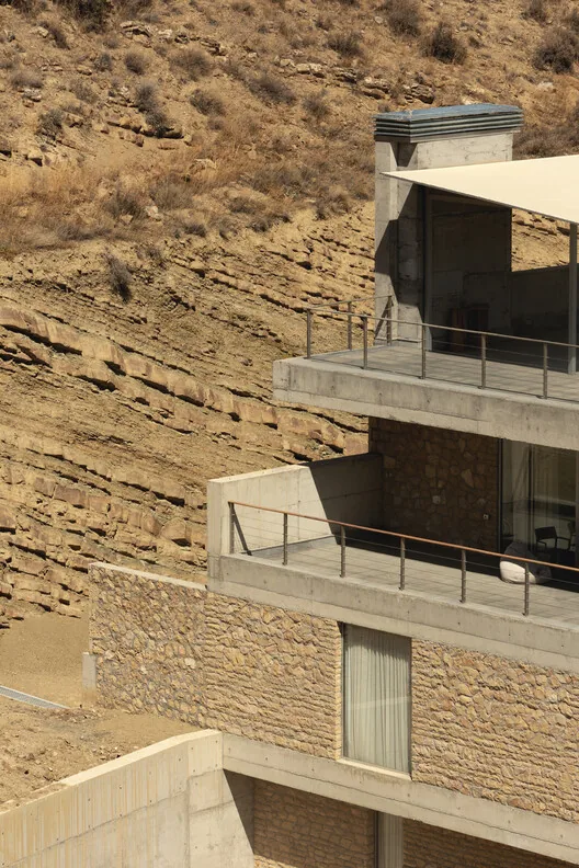 Lele Hotel: Dağın Dokusuna Karışan İç Mimarlık